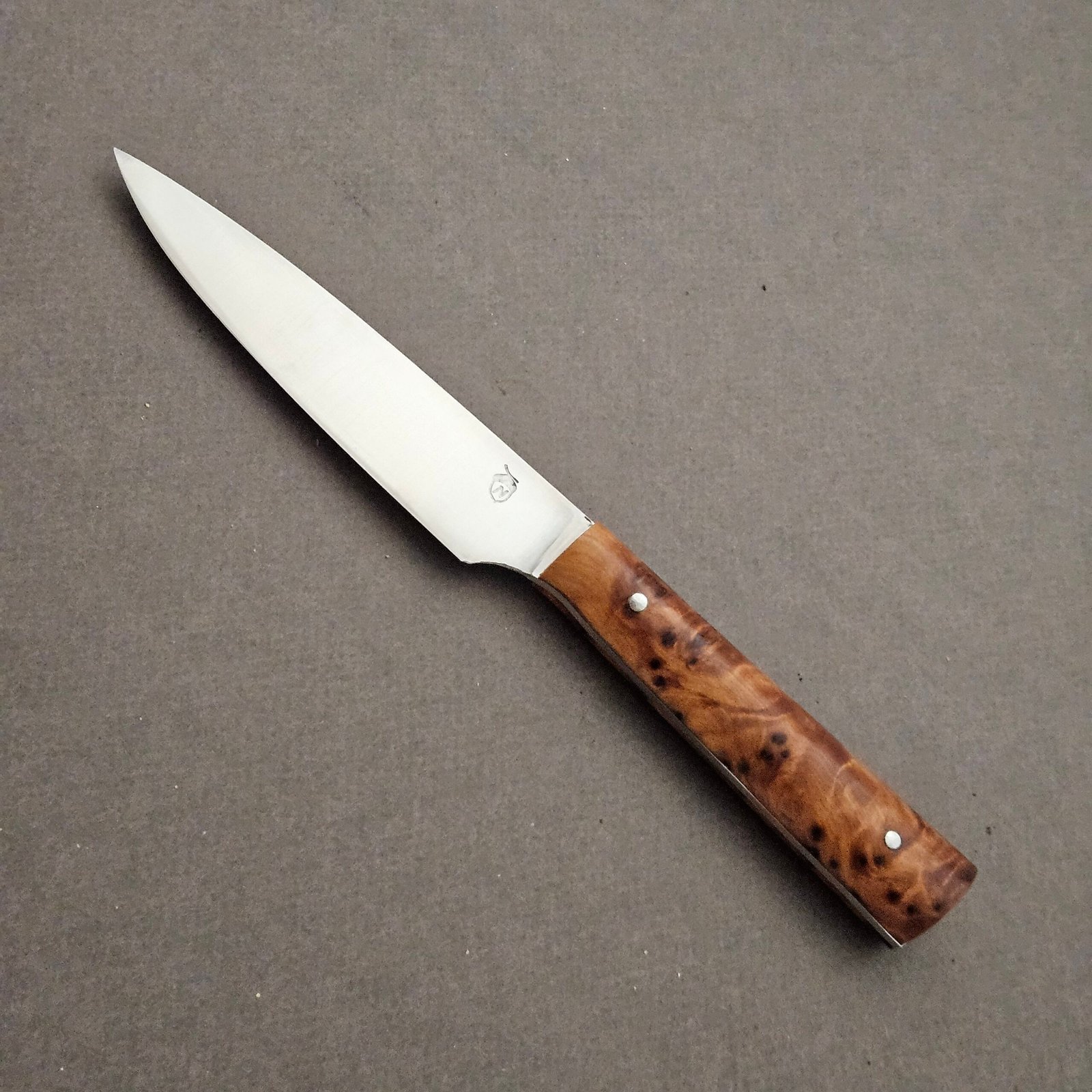 Office : loupe de thuya